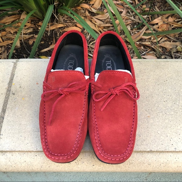 TOD’S GOMMINO DRIVING SHOES IN SUEDE.